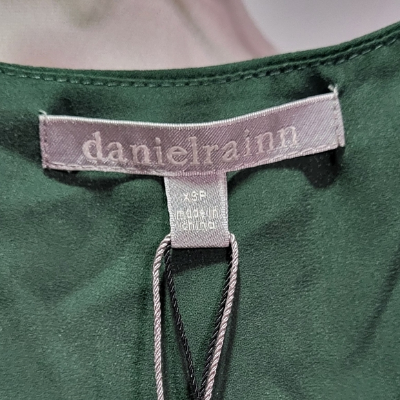 Daniel Rainn Women's NWT Green V-Neck Cut-Out 3/4 Sleeve Blouse Size XS Petite - Picture 3 of 11